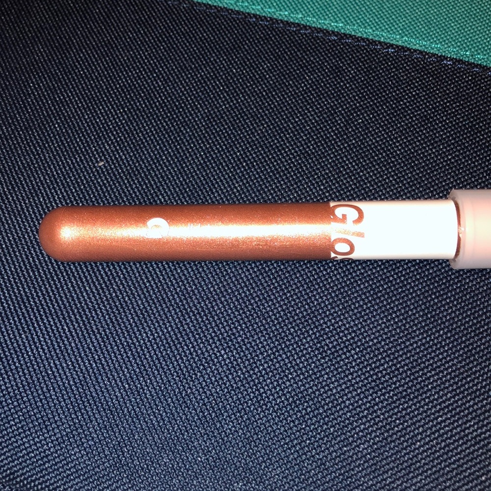 Glossier Lidstar in Cub